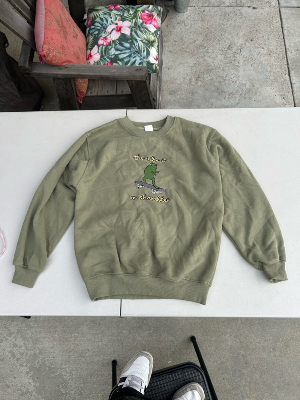 Men's Olive Green Crewneck Sweatshirt with Skate Frog Graphic